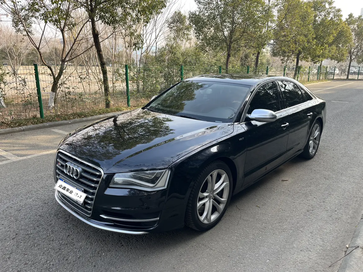 Audi S8  из Китая