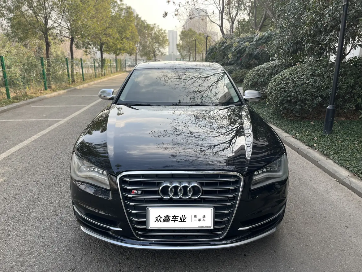 Audi S8  из Китая
