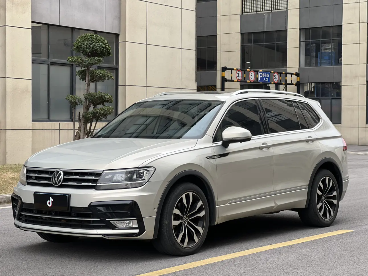 Volkswagen Tiguan L  из Китая