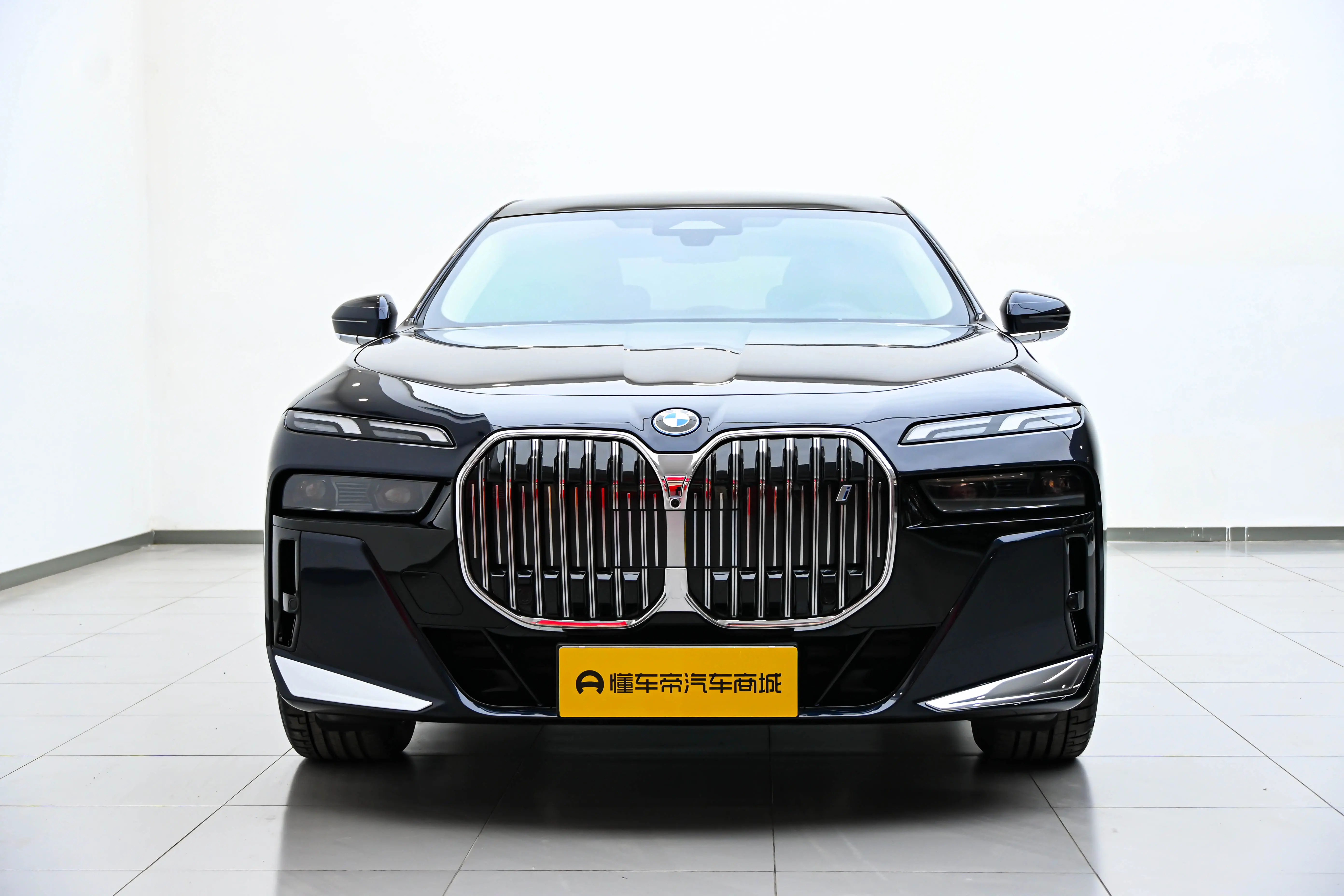 BMW i7  из Китая