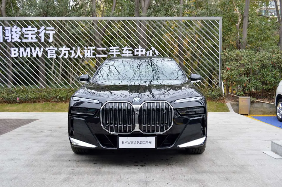 BMW i7  из Китая