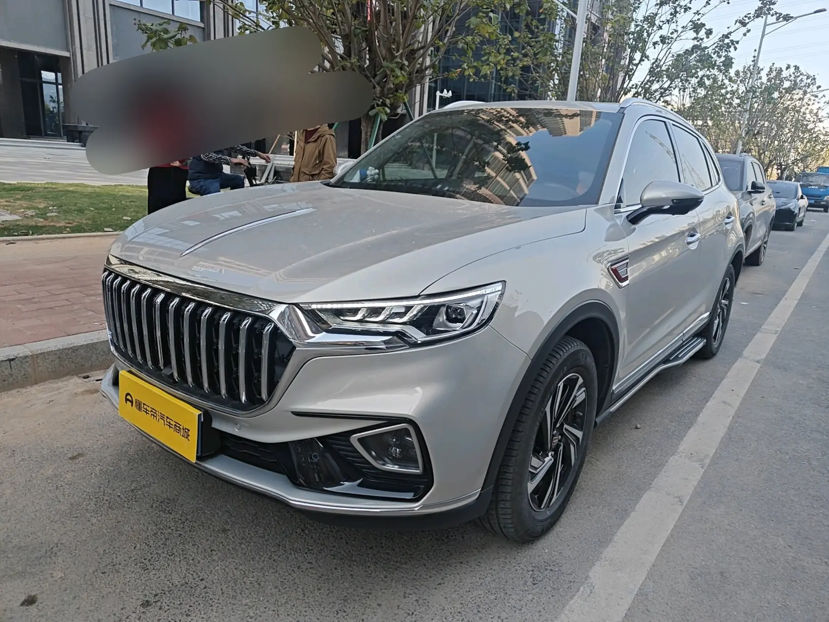 Hongqi HS5  из Китая