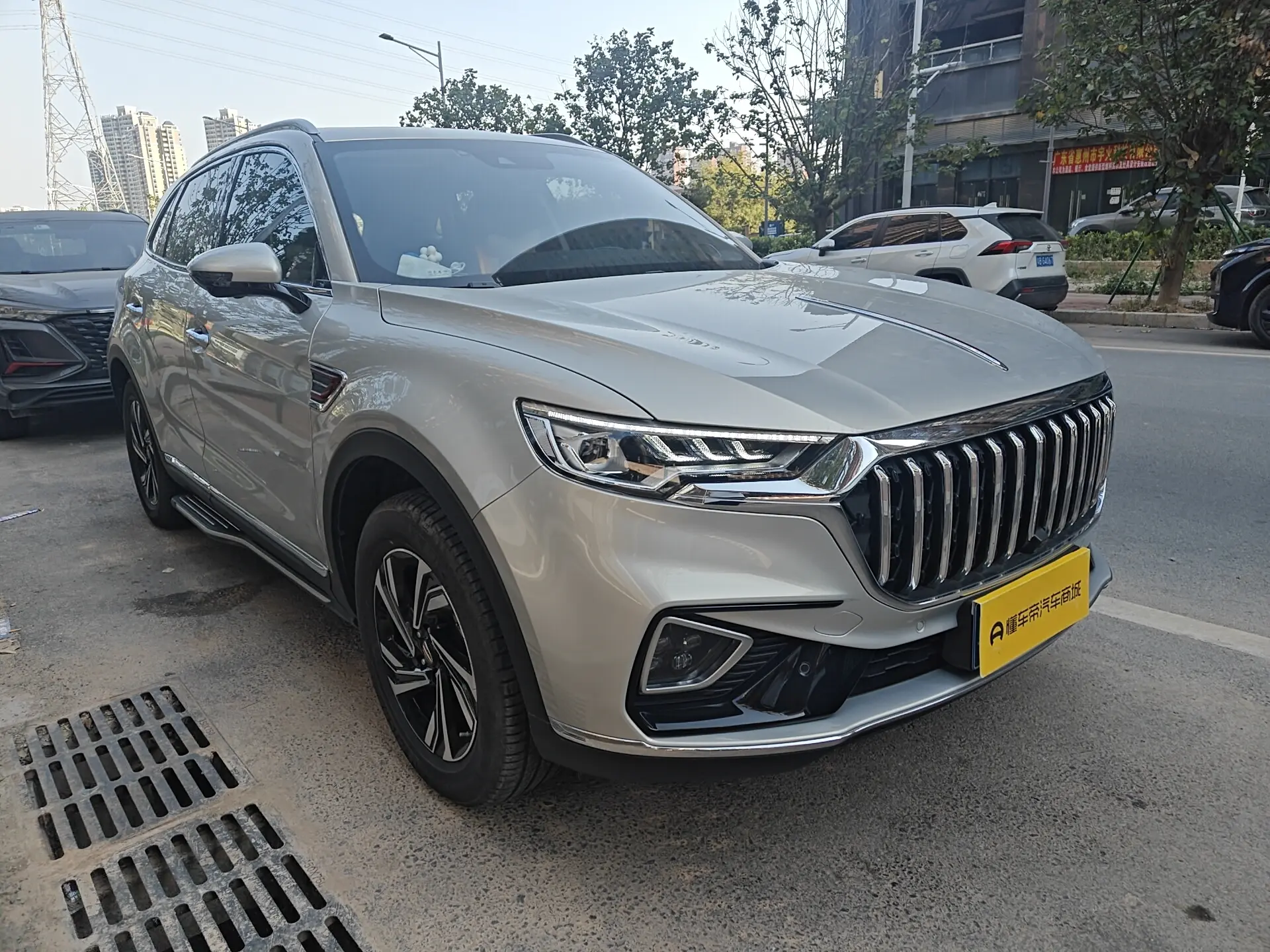 Hongqi HS5  из Китая
