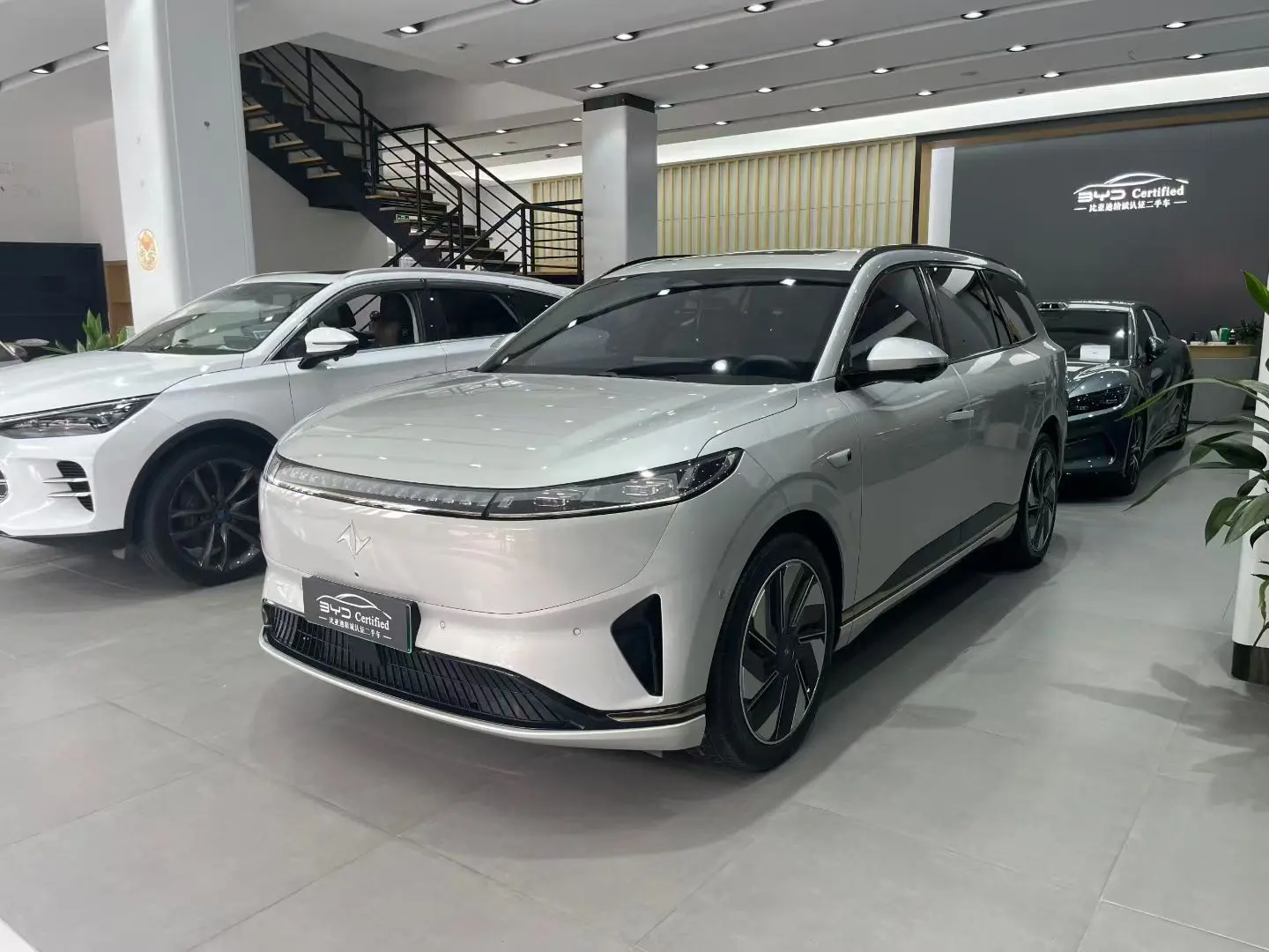Dongfeng Eπ008  из Китая
