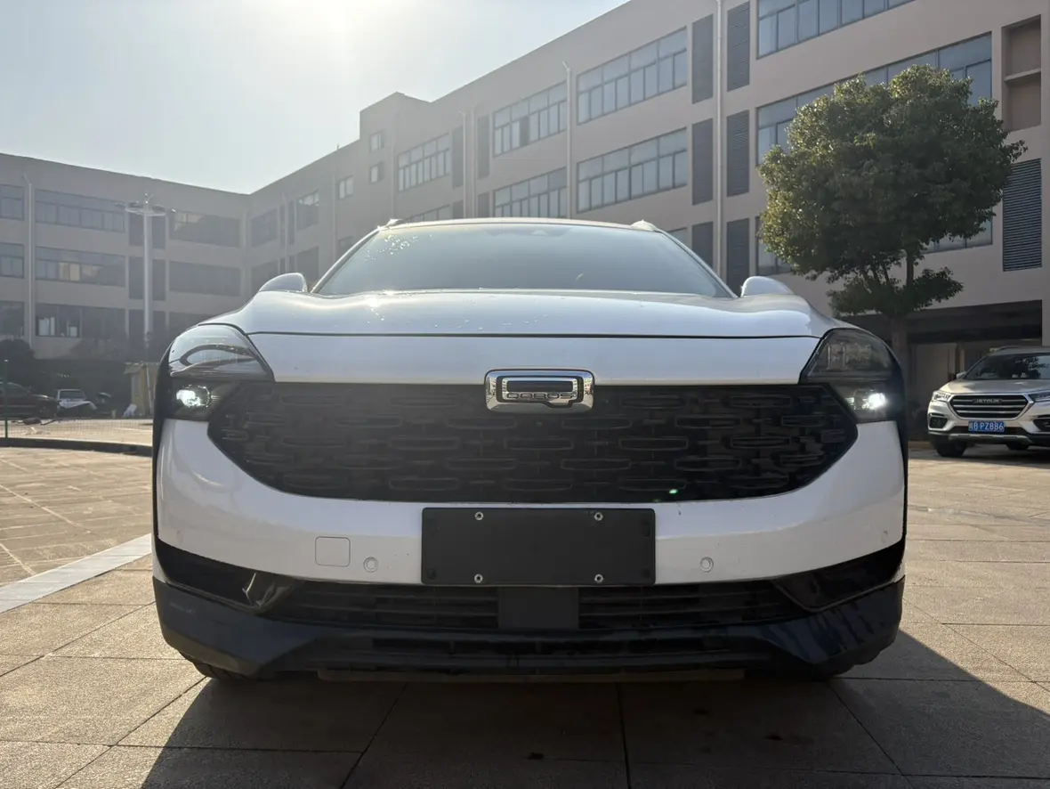 Qoros 7  из Китая