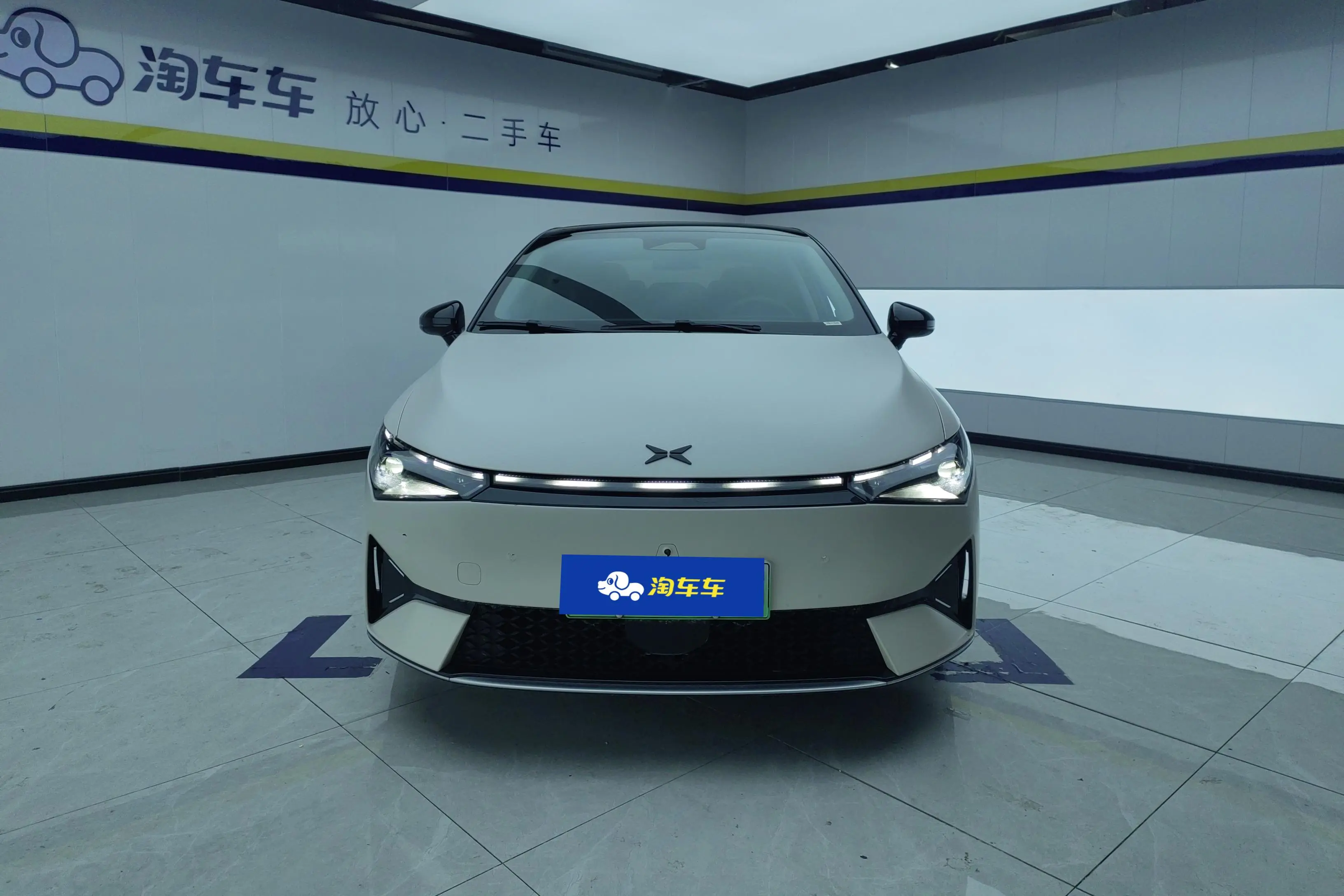 Xpeng P5  из Китая