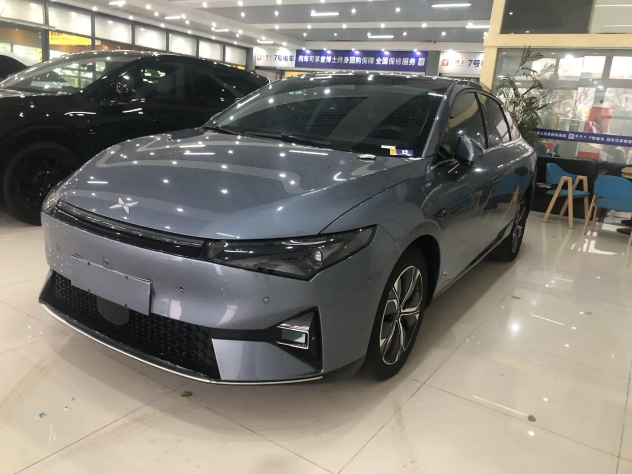 Xpeng P5  из Китая