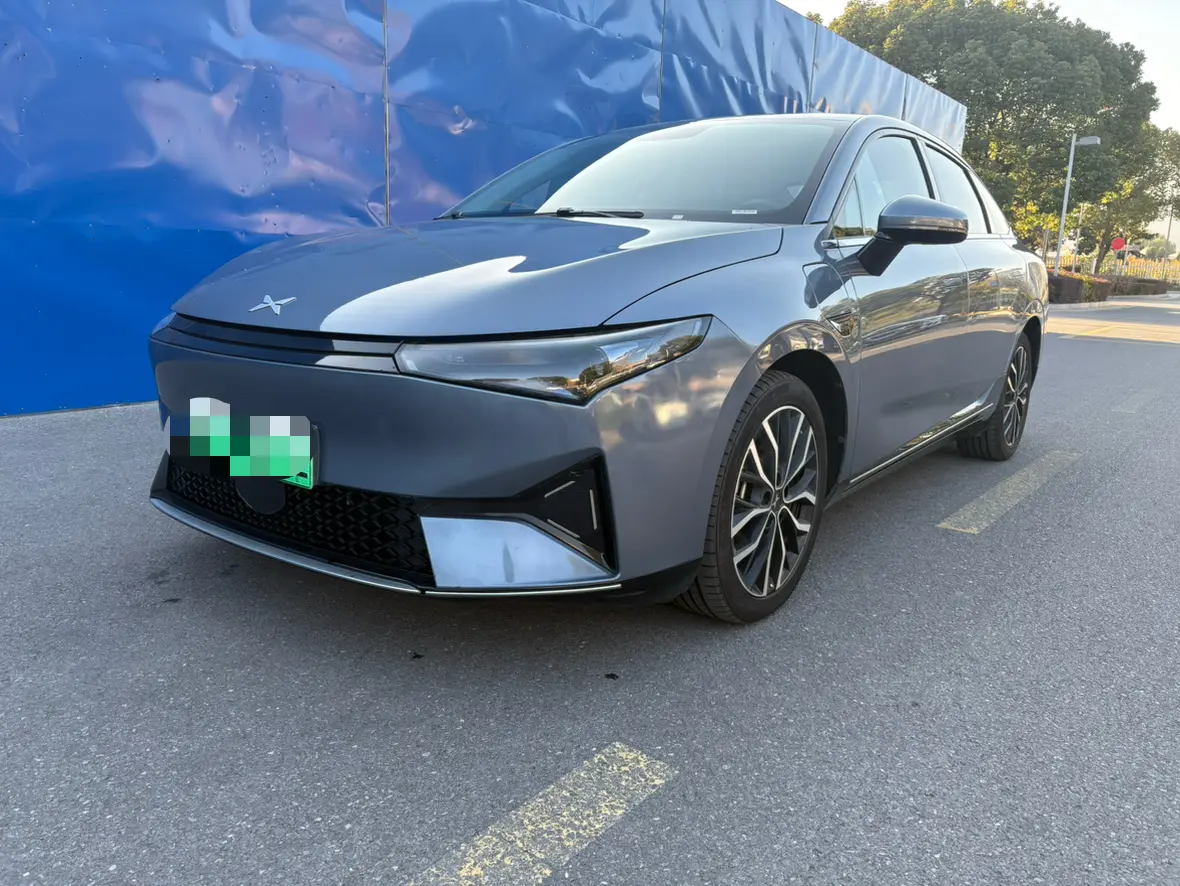 Xpeng P5  из Китая