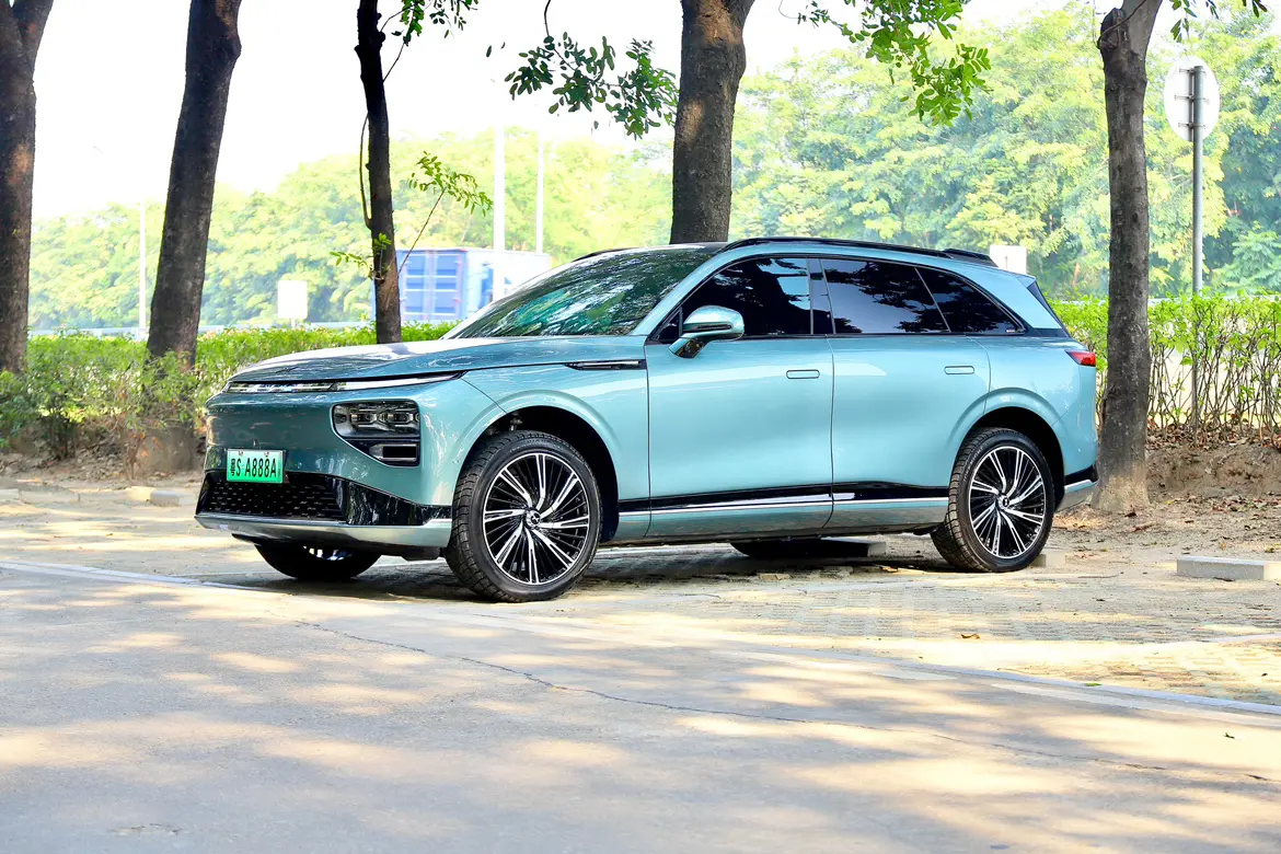 Xpeng G9  из Китая