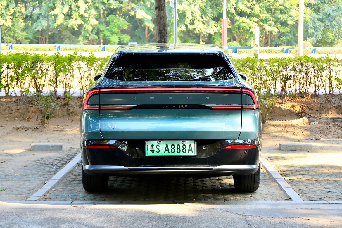 Xpeng G7  из Китая