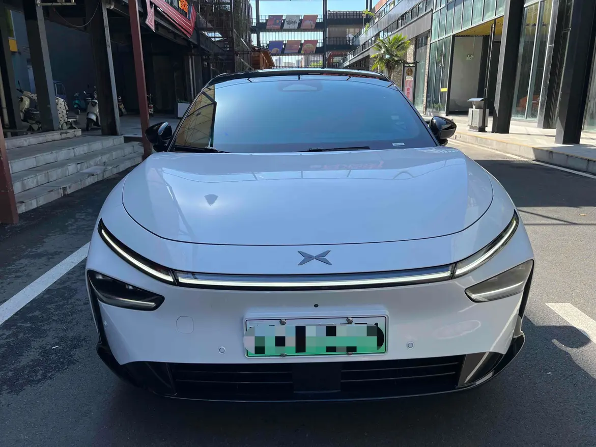 Xpeng P7+  из Китая