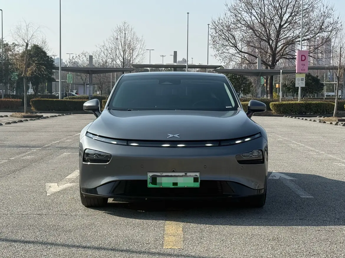 Xpeng P7  из Китая