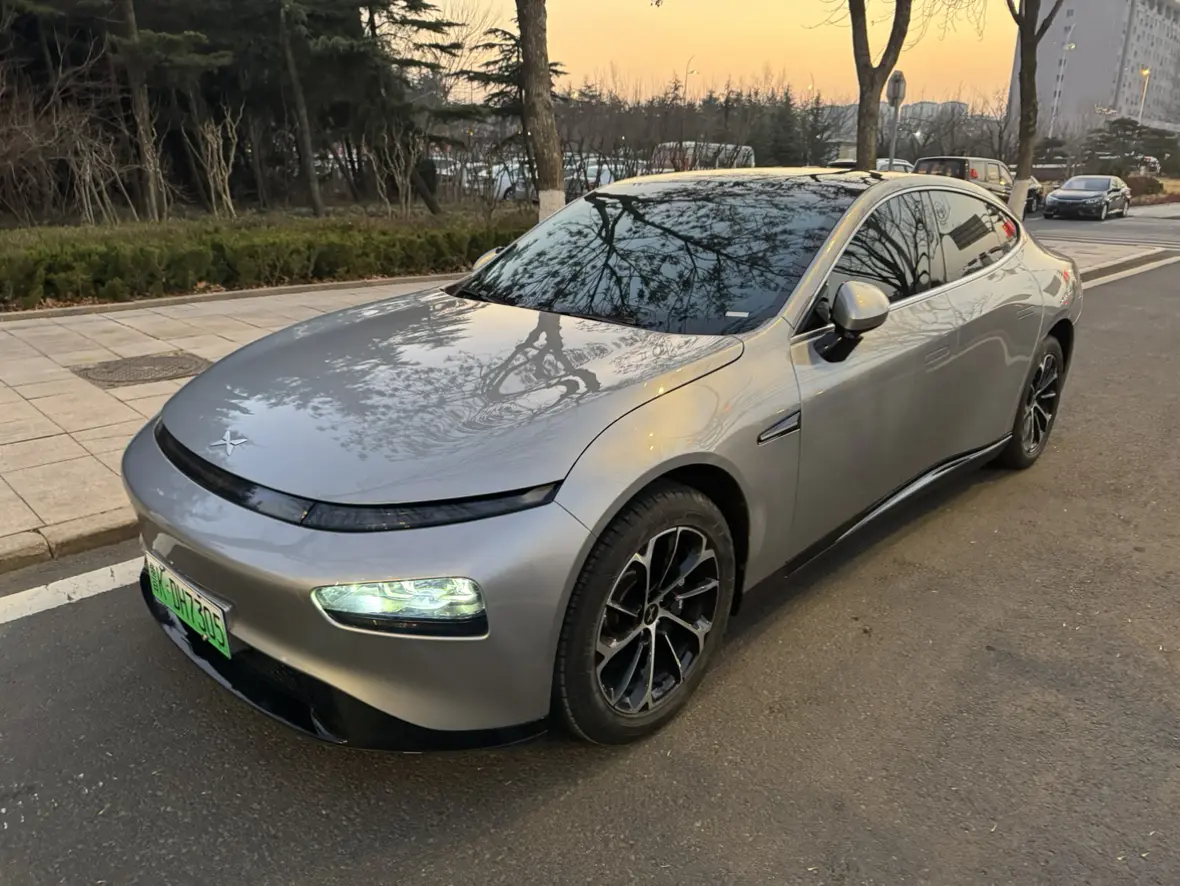 Xpeng P7  из Китая