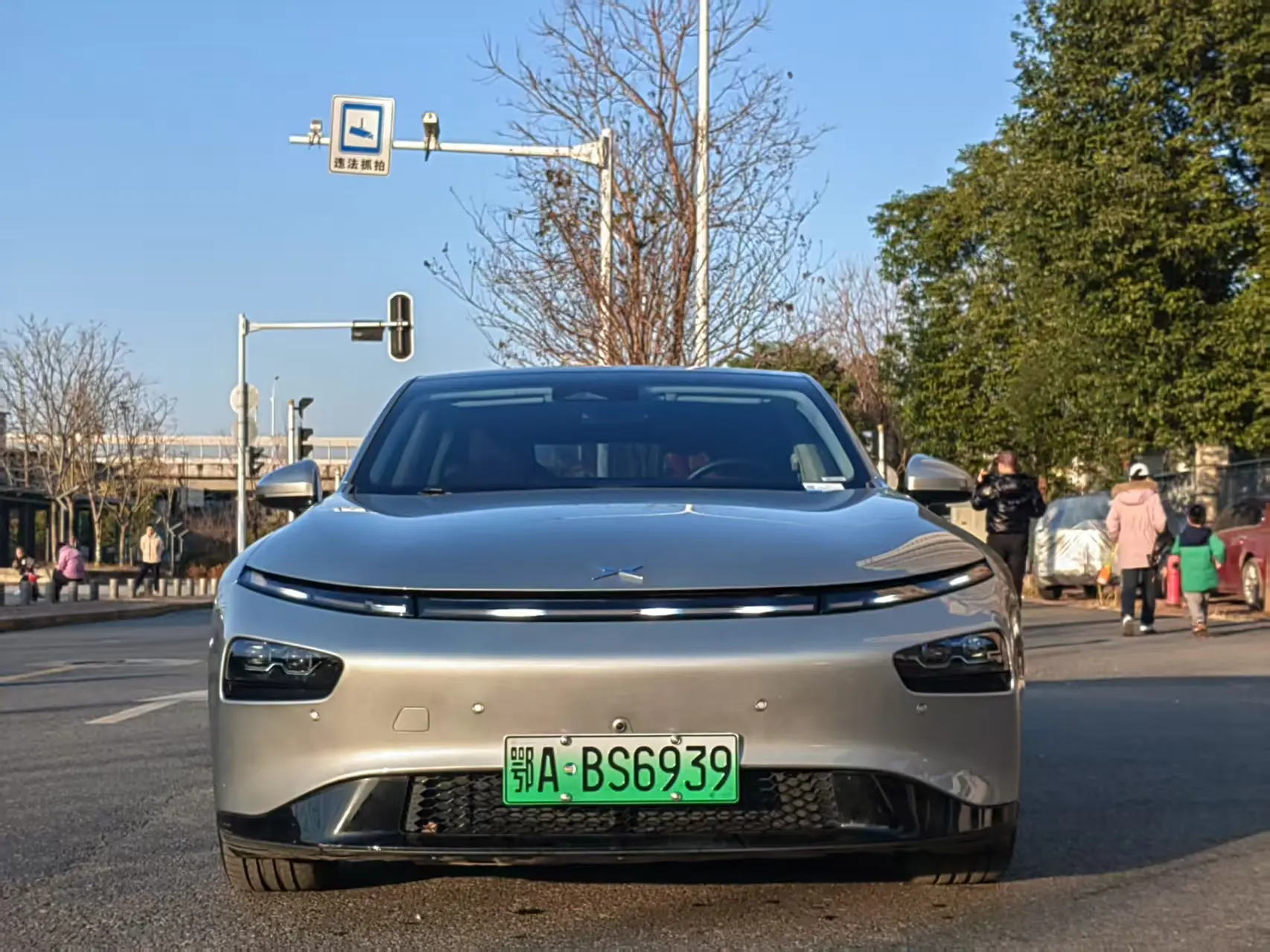 Xpeng P7  из Китая