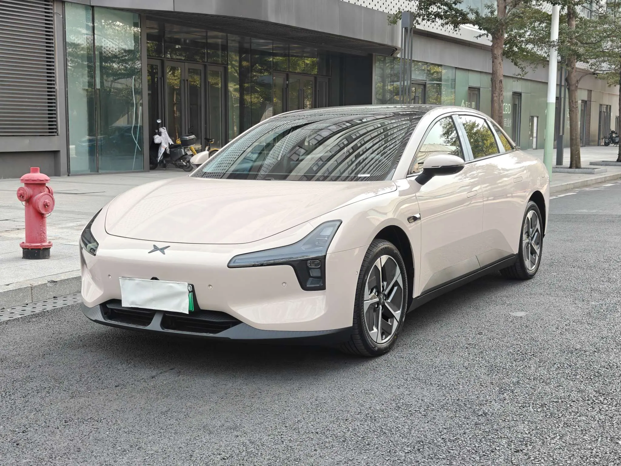 Xpeng Xiaopeng MONA M03  из Китая