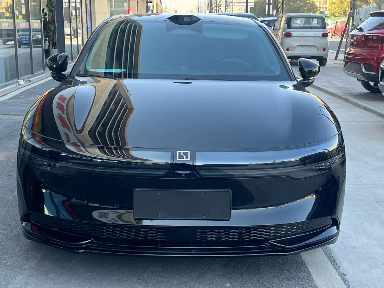 ZEEKR 007  из Китая