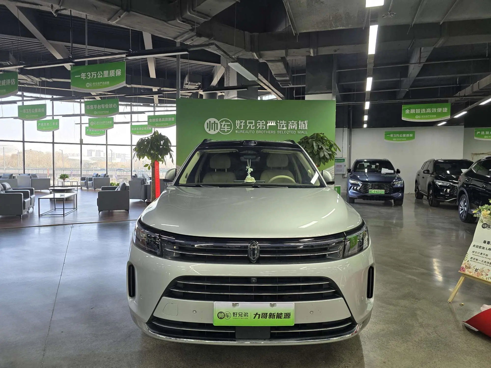 AITO M7 (Wenjie M7)  из Китая