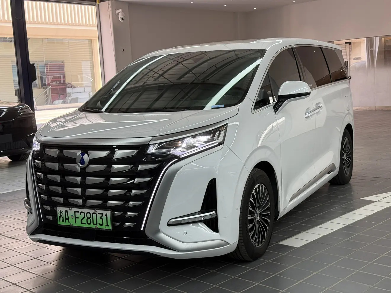 Denza D9 DM  из Китая