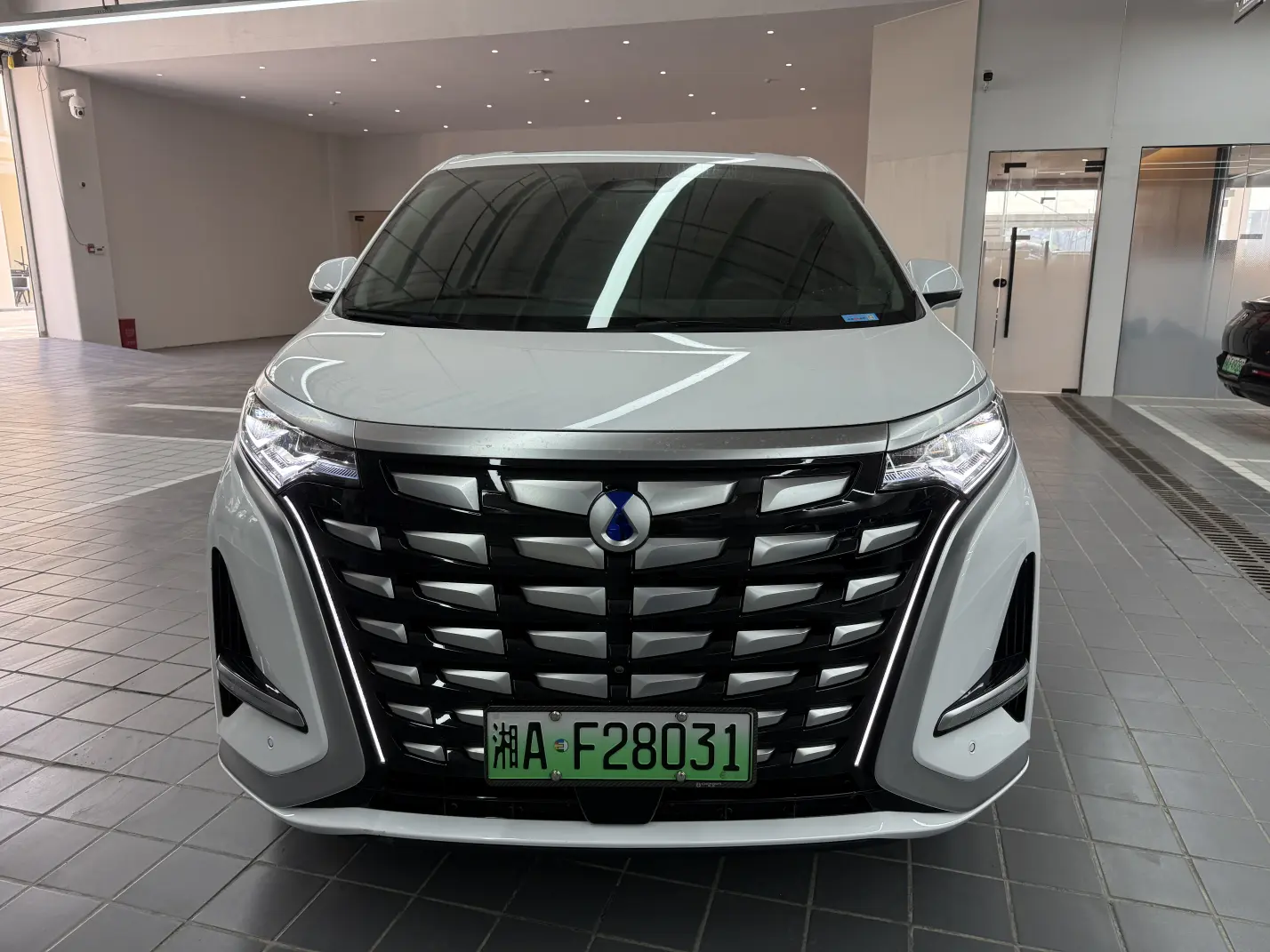 Denza D9 DM  из Китая