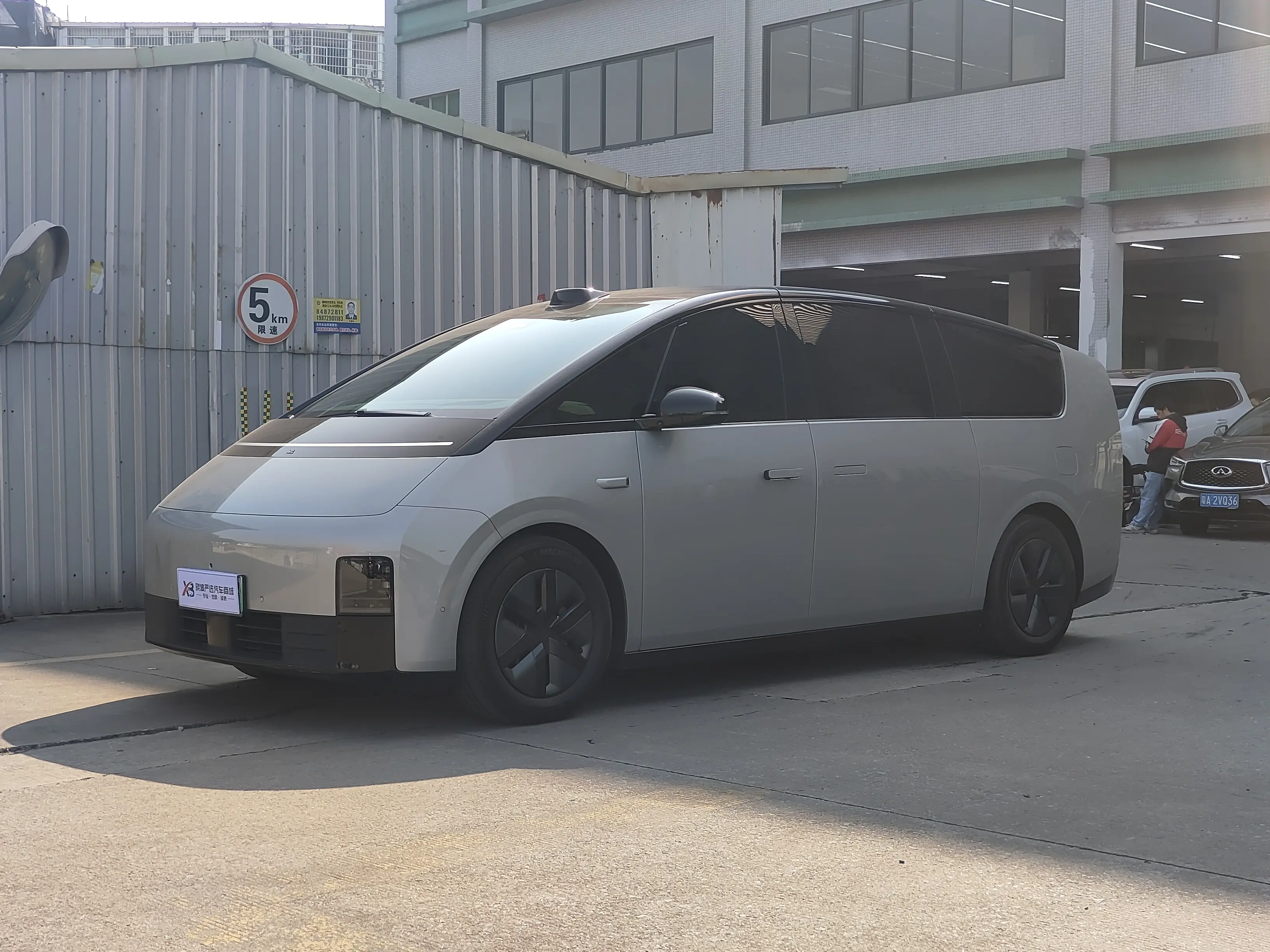 Li MEGA (Ideal MEGA)  из Китая