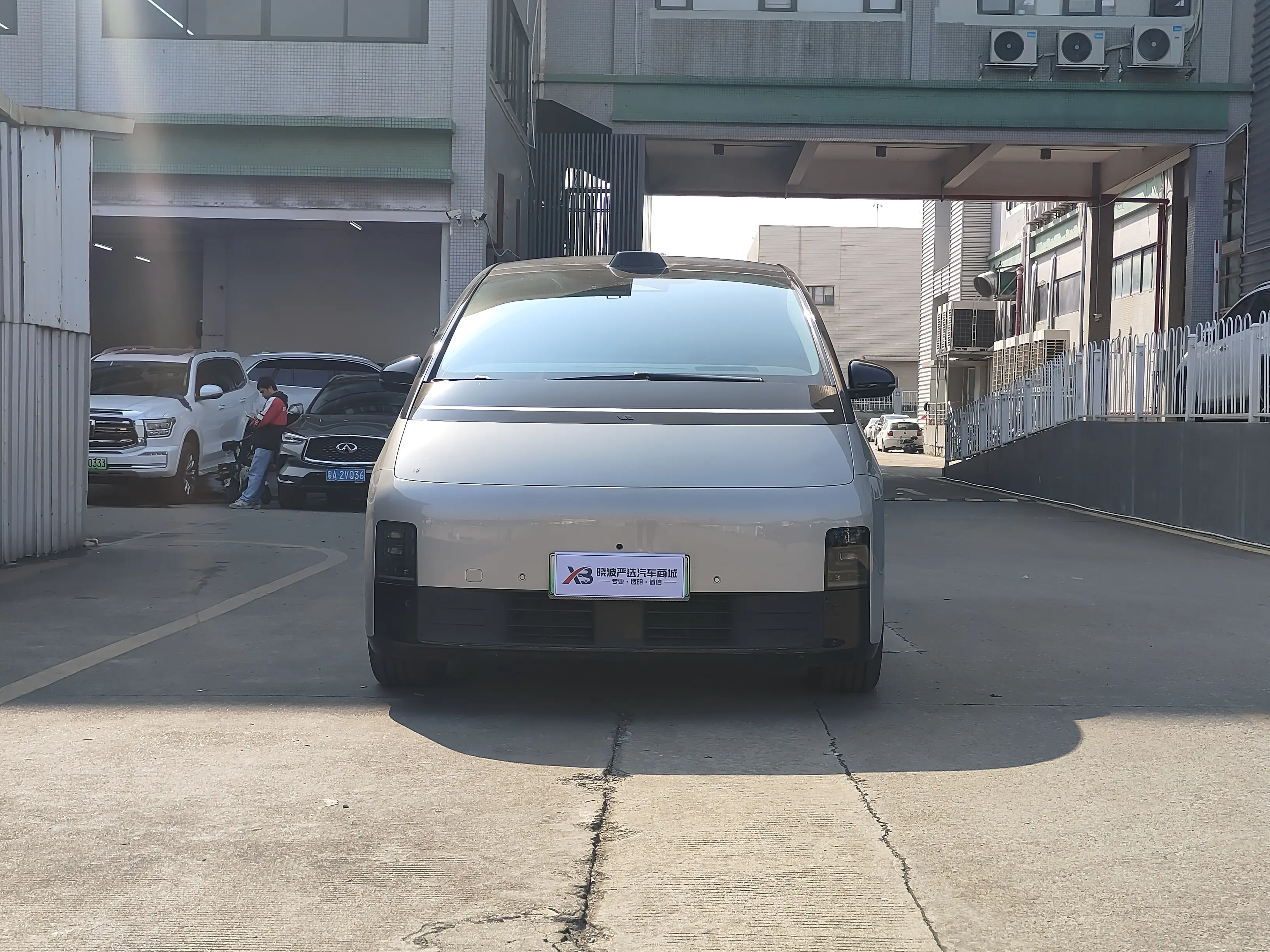 Li MEGA (Ideal MEGA)  из Китая