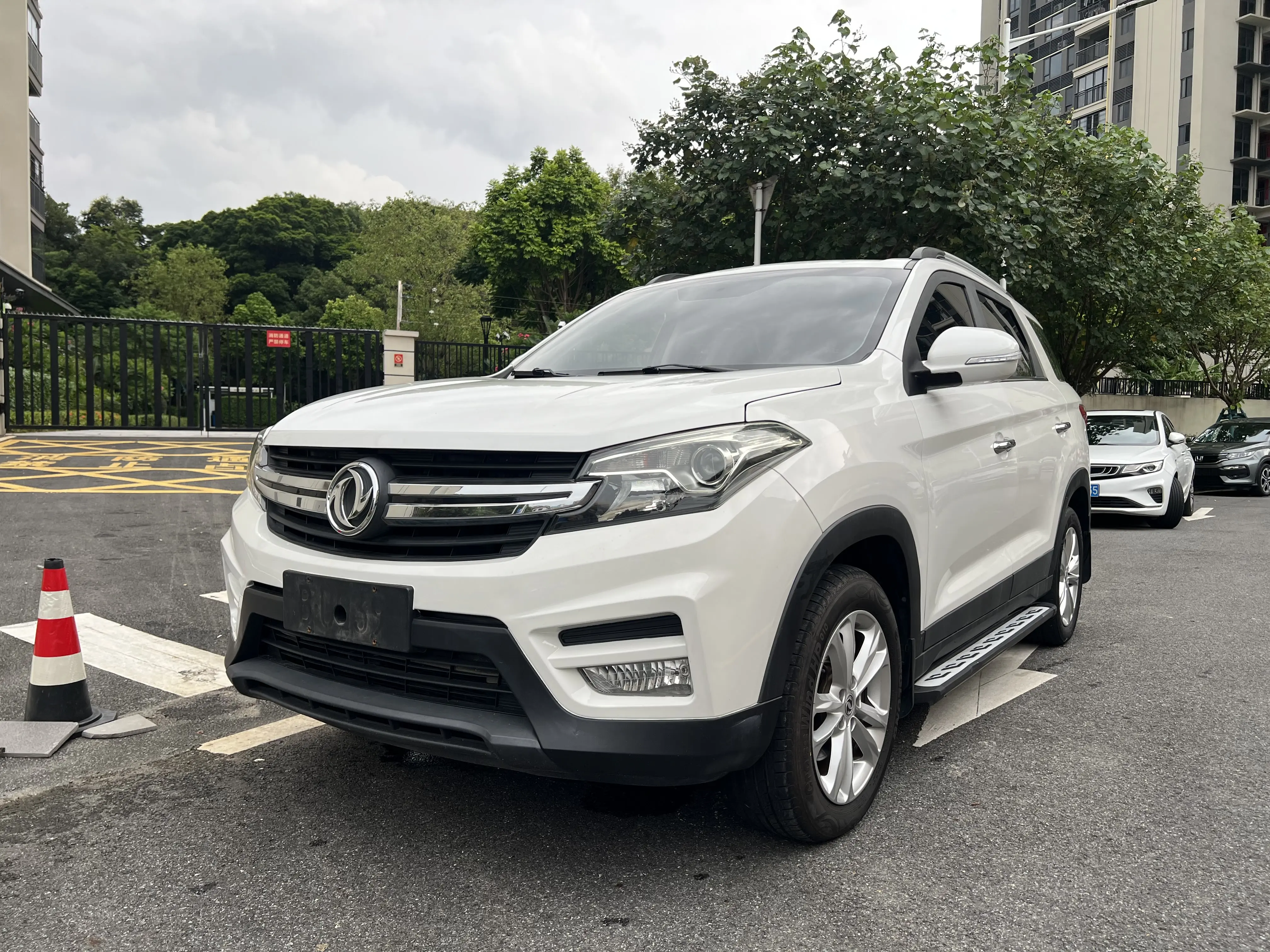 Dongfeng Scenery S560  из Китая
