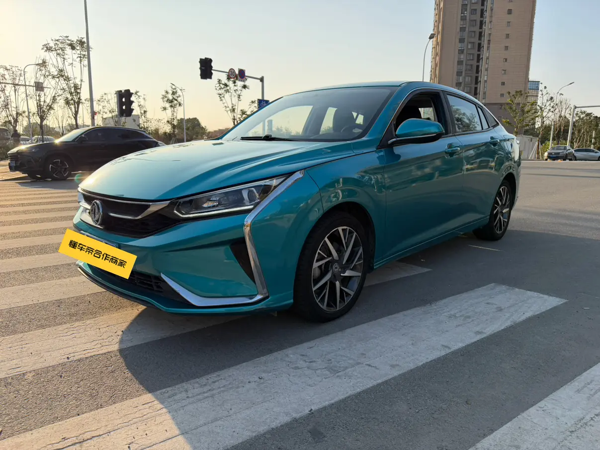 Dongfeng Yixuan  из Китая