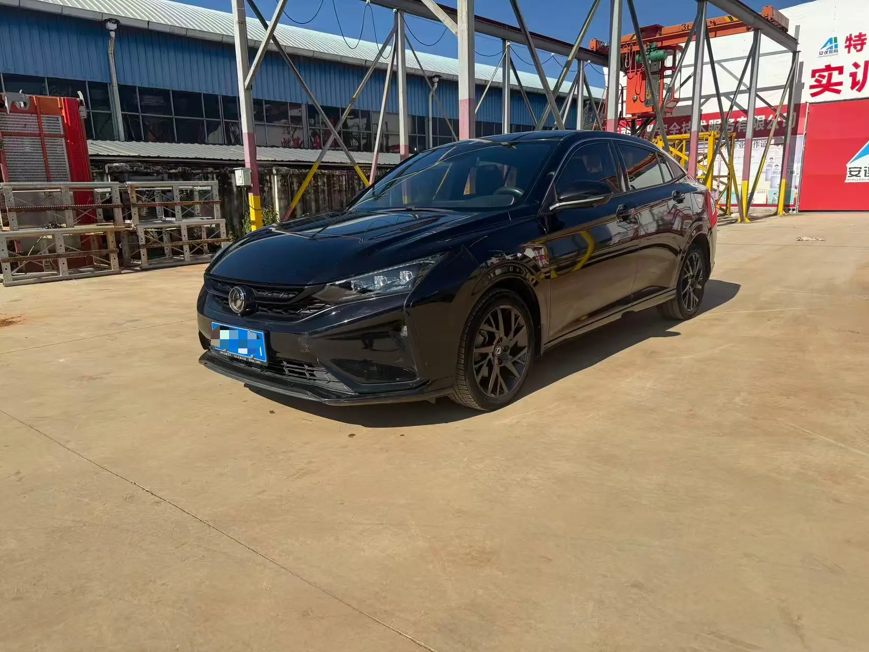 Dongfeng Yixuan  из Китая