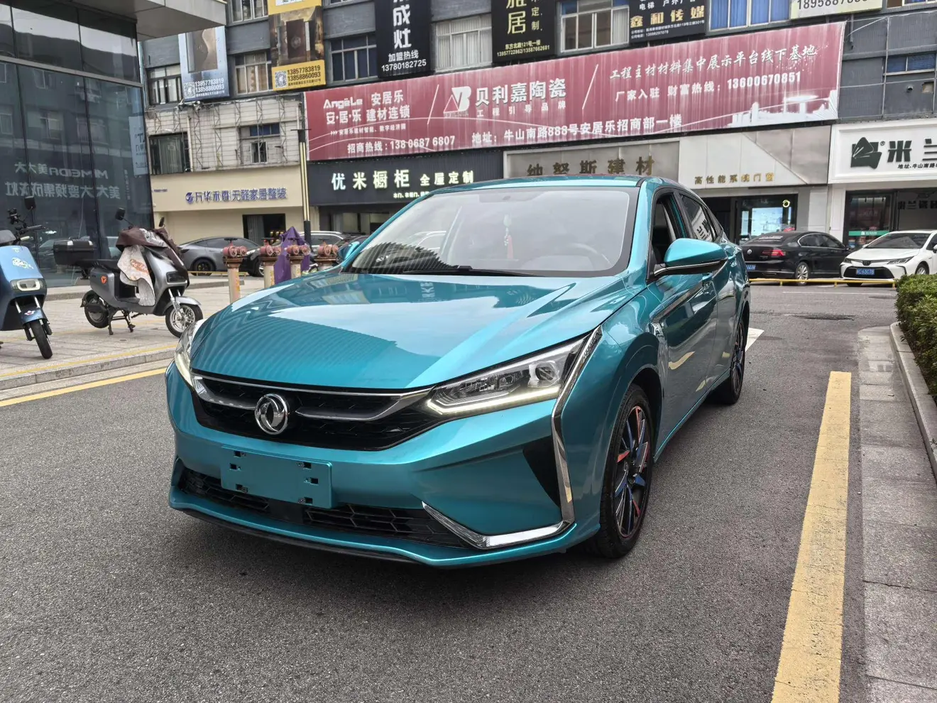 Dongfeng Yixuan  из Китая