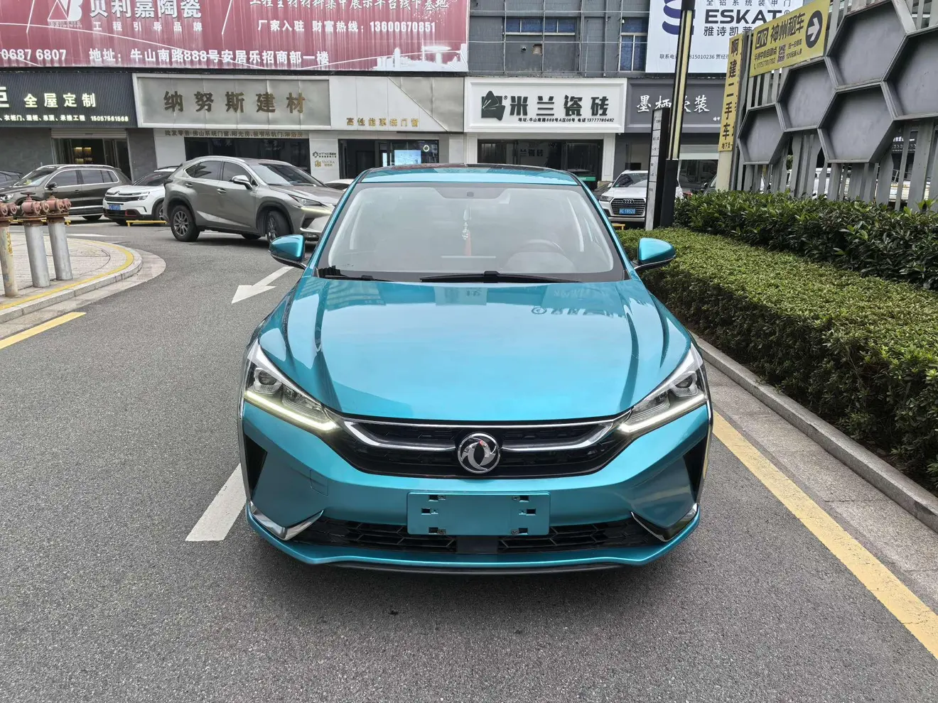 Dongfeng Yixuan  из Китая