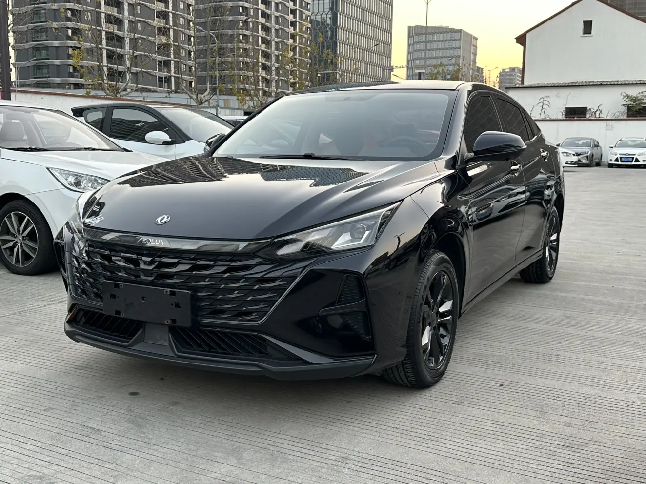 Dongfeng Yixuan  из Китая