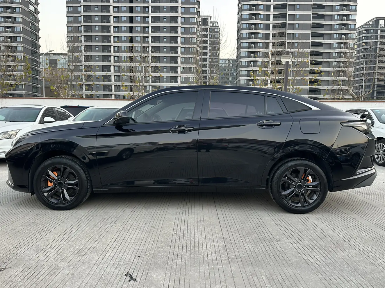 Dongfeng Yixuan  из Китая