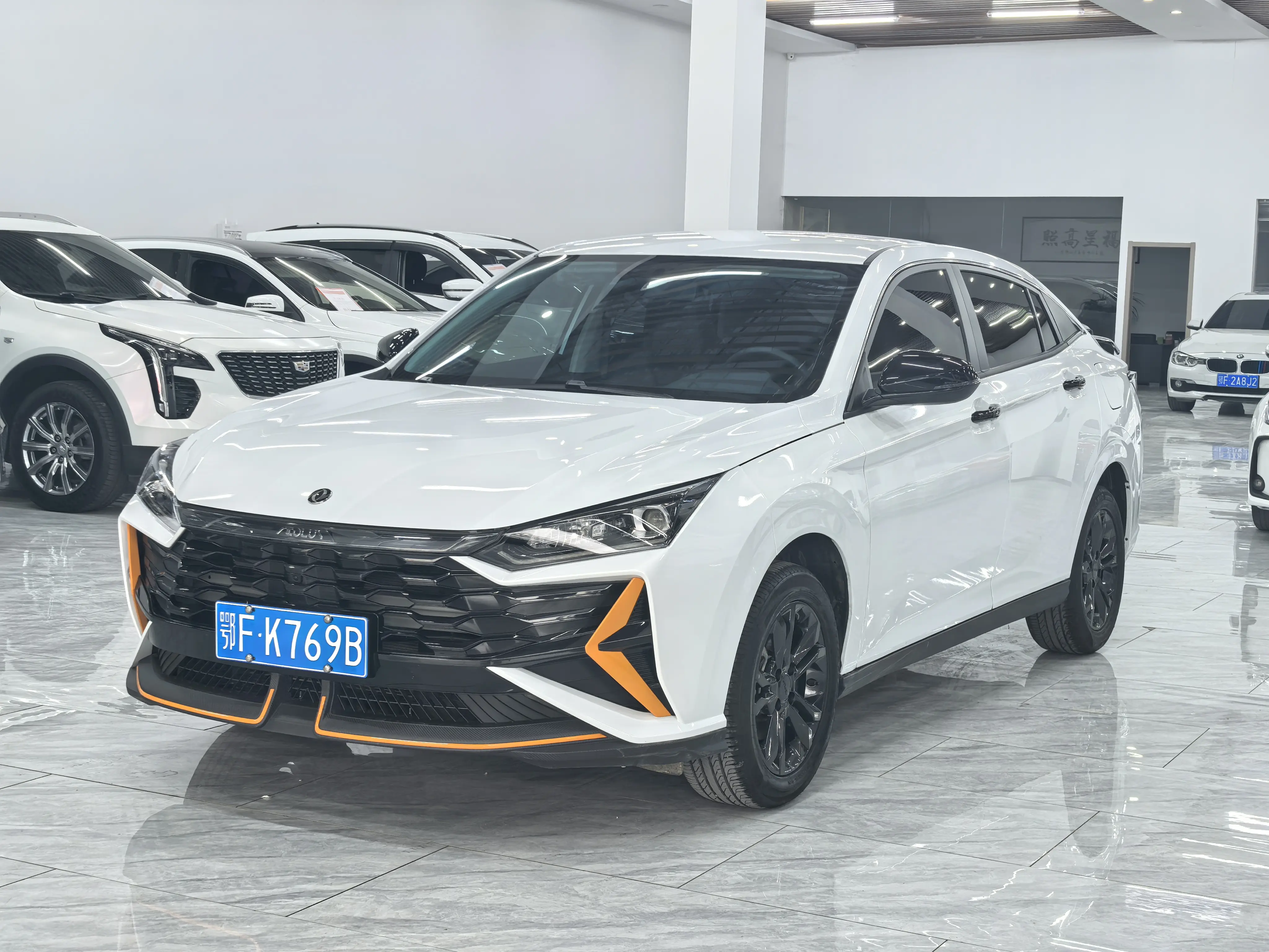 Dongfeng Yixuan  из Китая