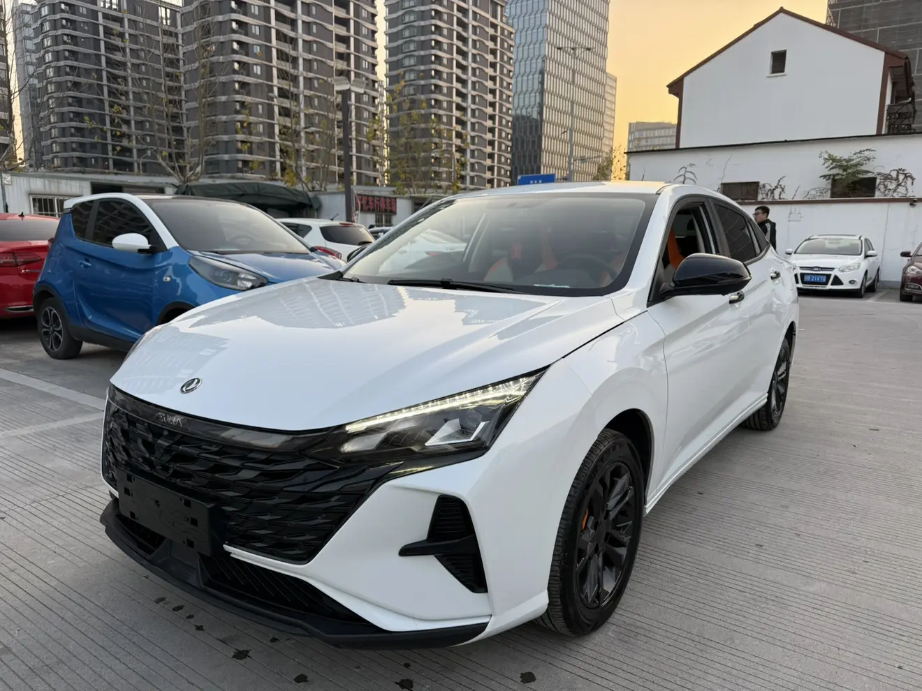 Dongfeng Yixuan  из Китая
