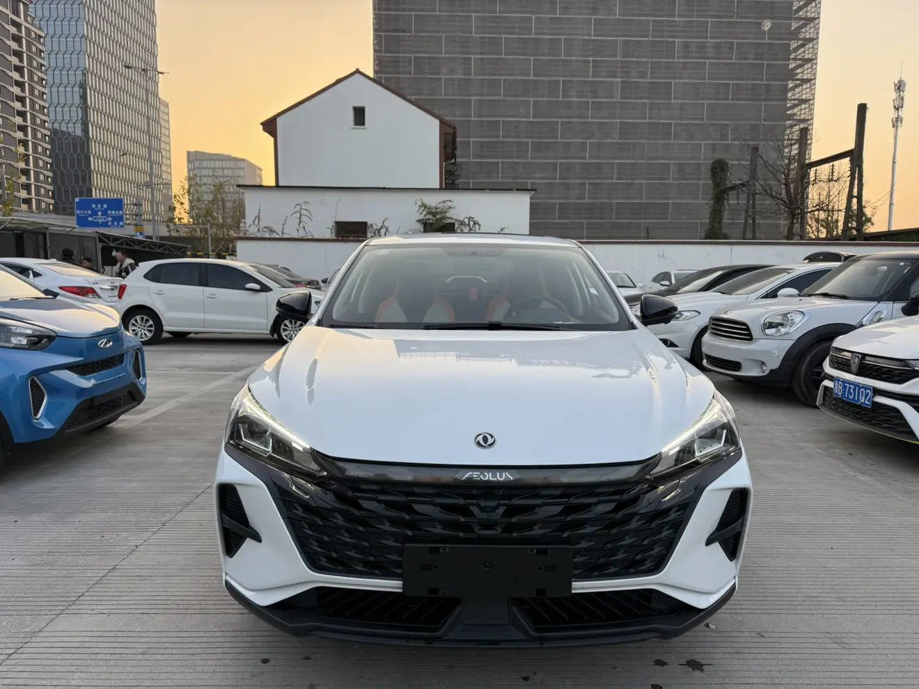 Dongfeng Yixuan  из Китая