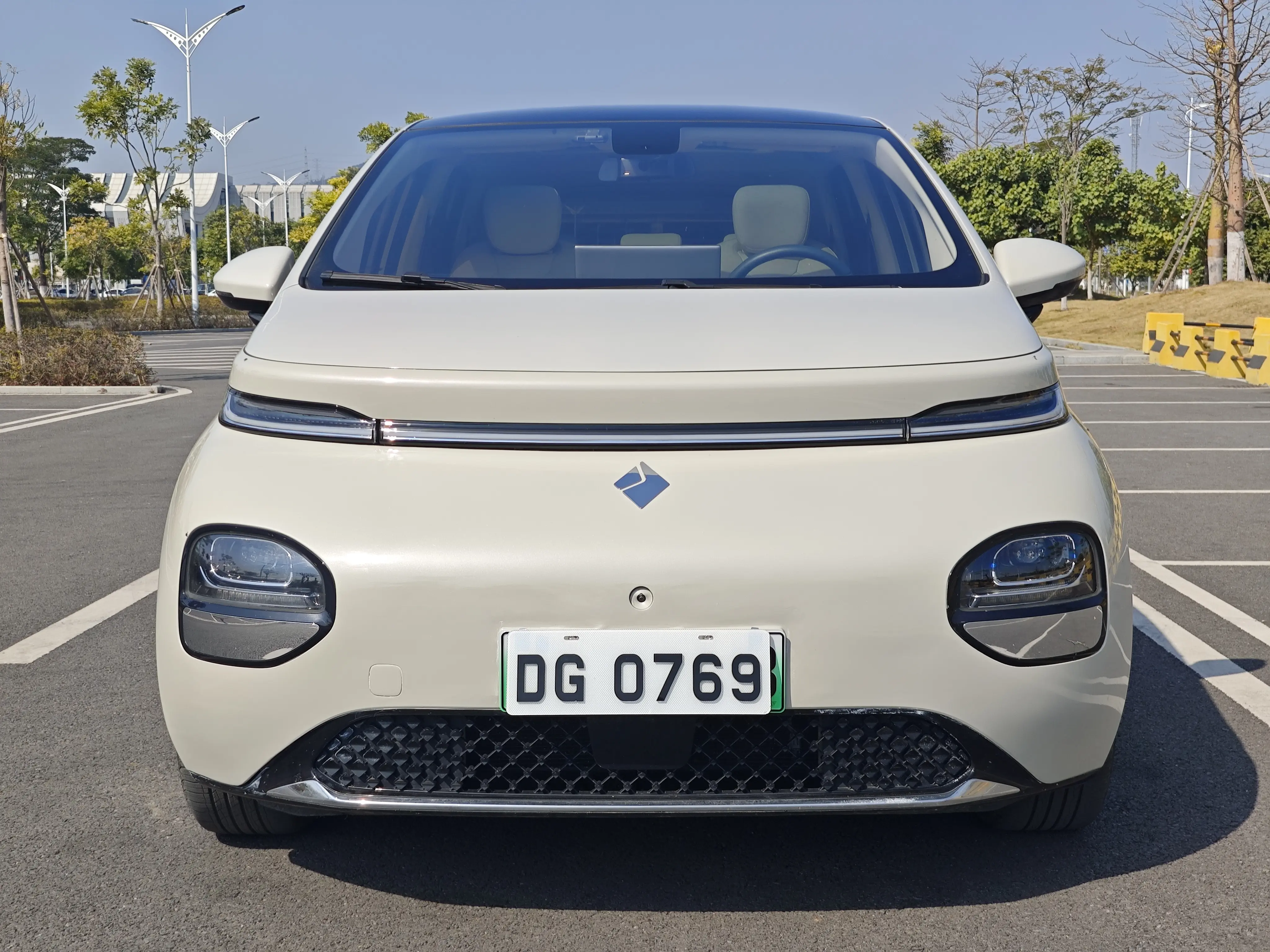 Baojun Clouds  из Китая