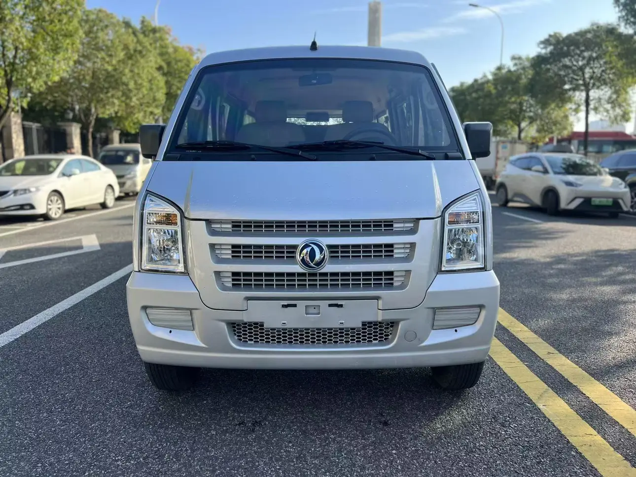 Dongfeng Xiaokang C36  из Китая