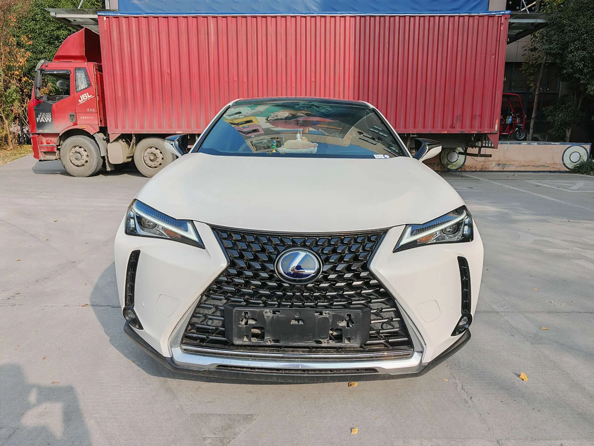 Lexus UX EV  из Китая