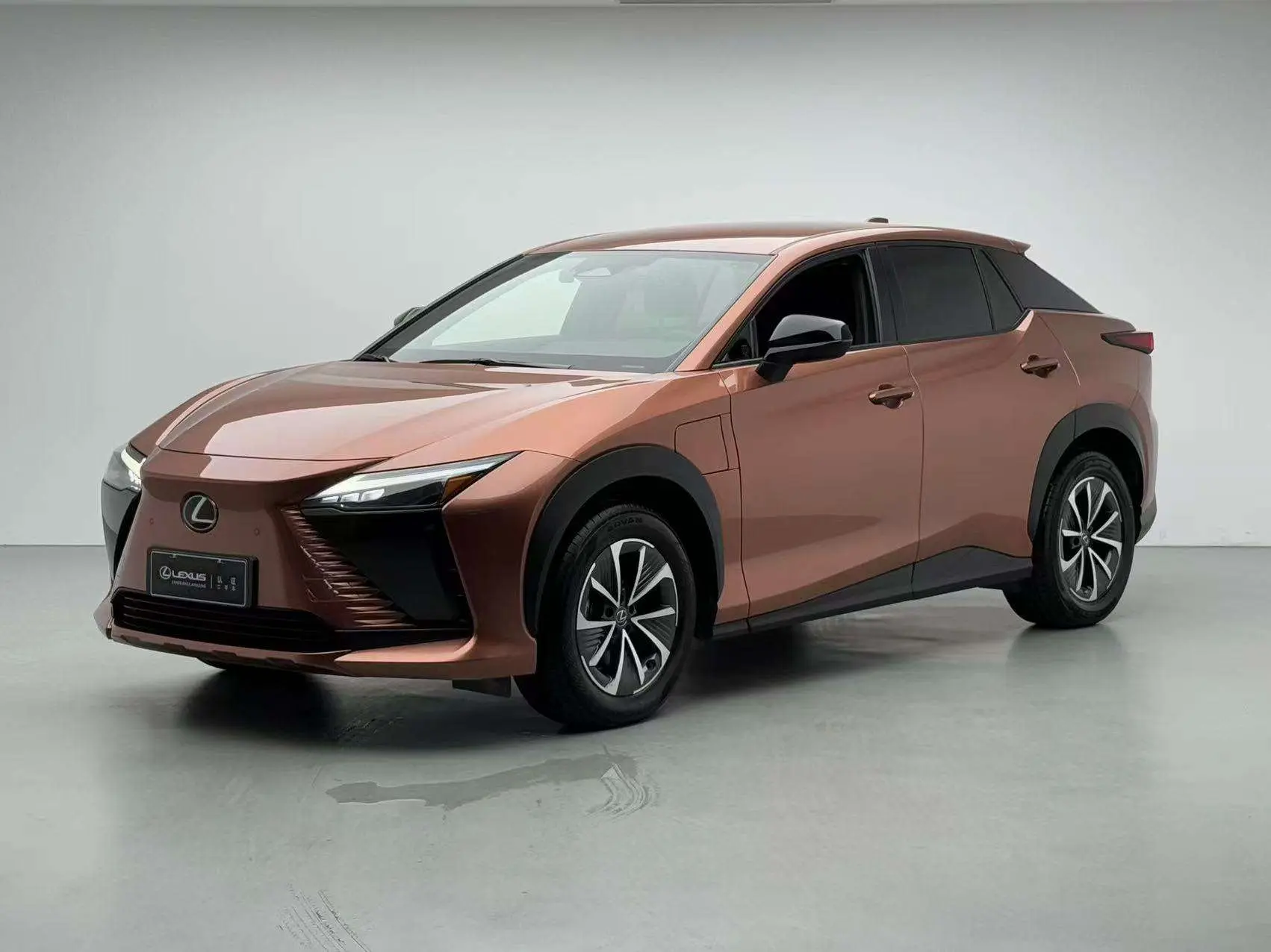 Lexus RZ  из Китая