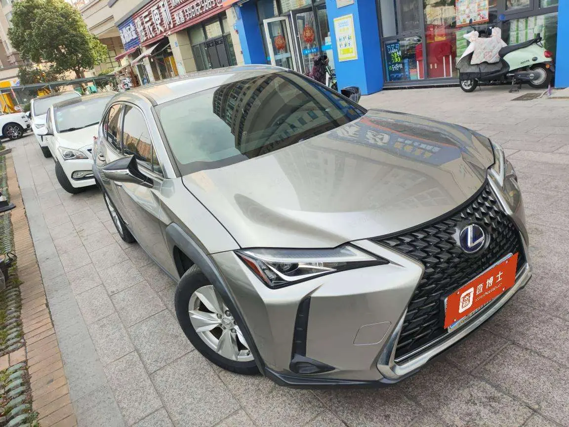 Lexus UX  из Китая