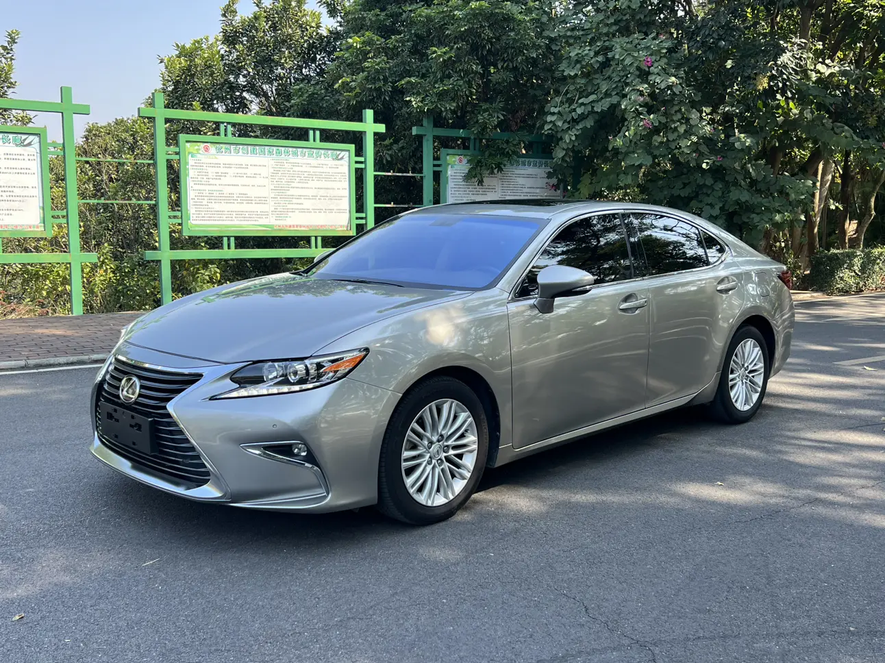 Lexus ES  из Китая