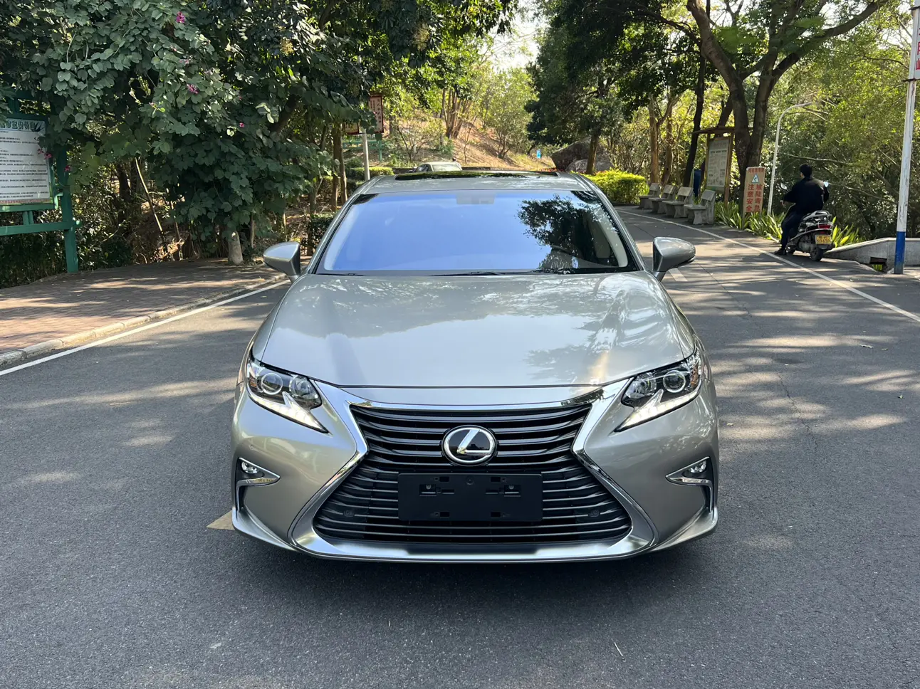 Lexus ES  из Китая