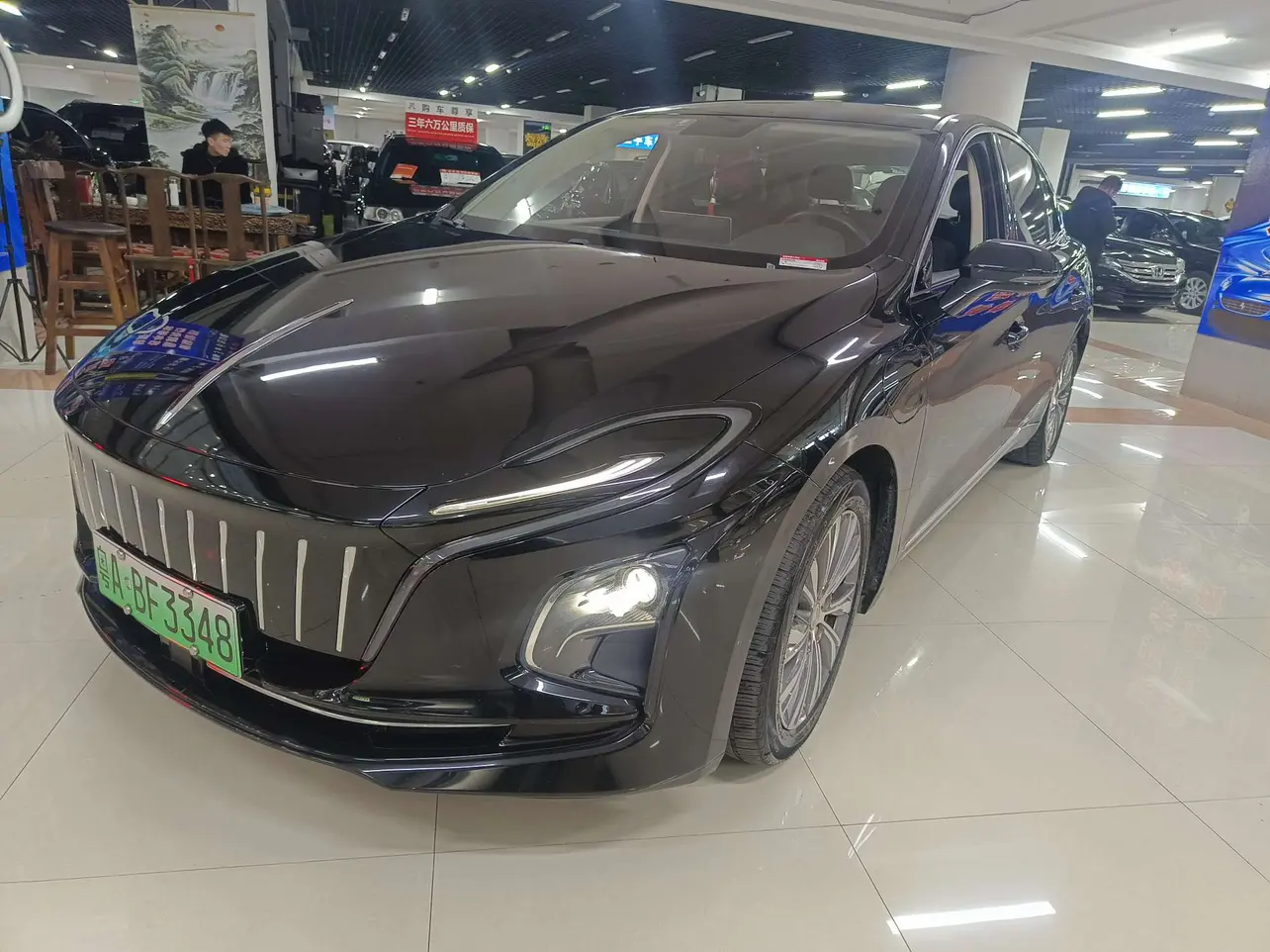 Hongqi E-QM5  из Китая