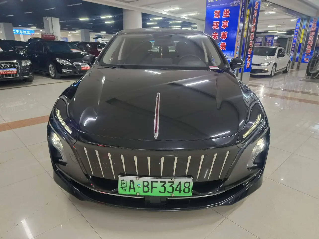 Hongqi E-QM5  из Китая