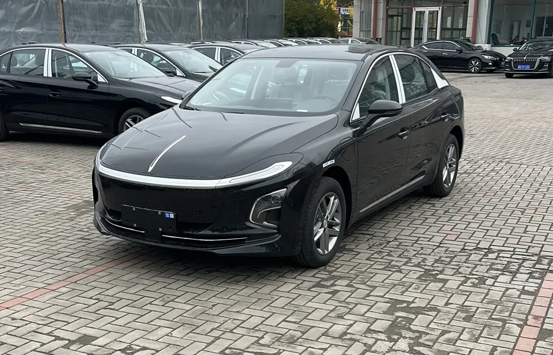 Hongqi E-QM5  из Китая