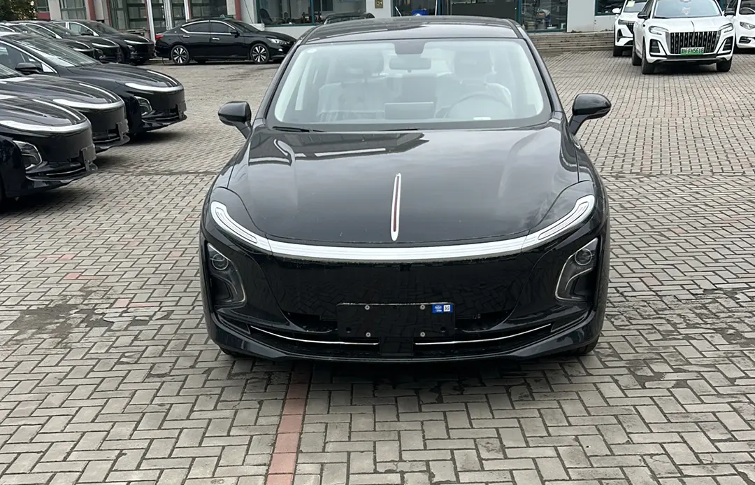 Hongqi E-QM5  из Китая