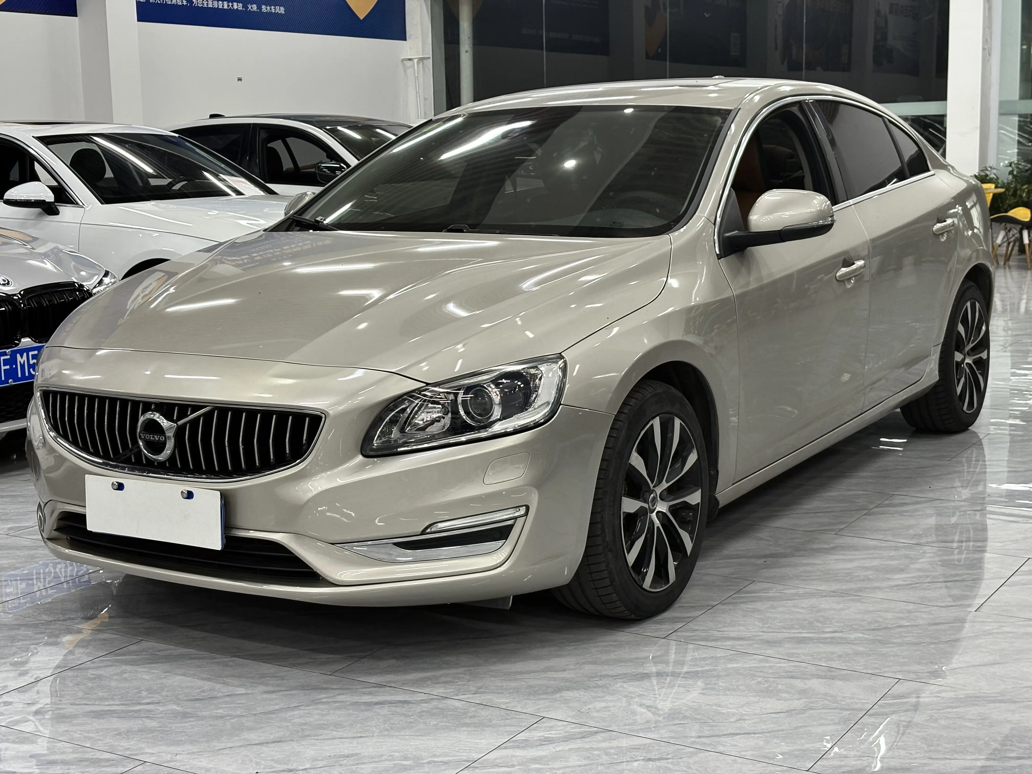 Volvo S60  из Китая