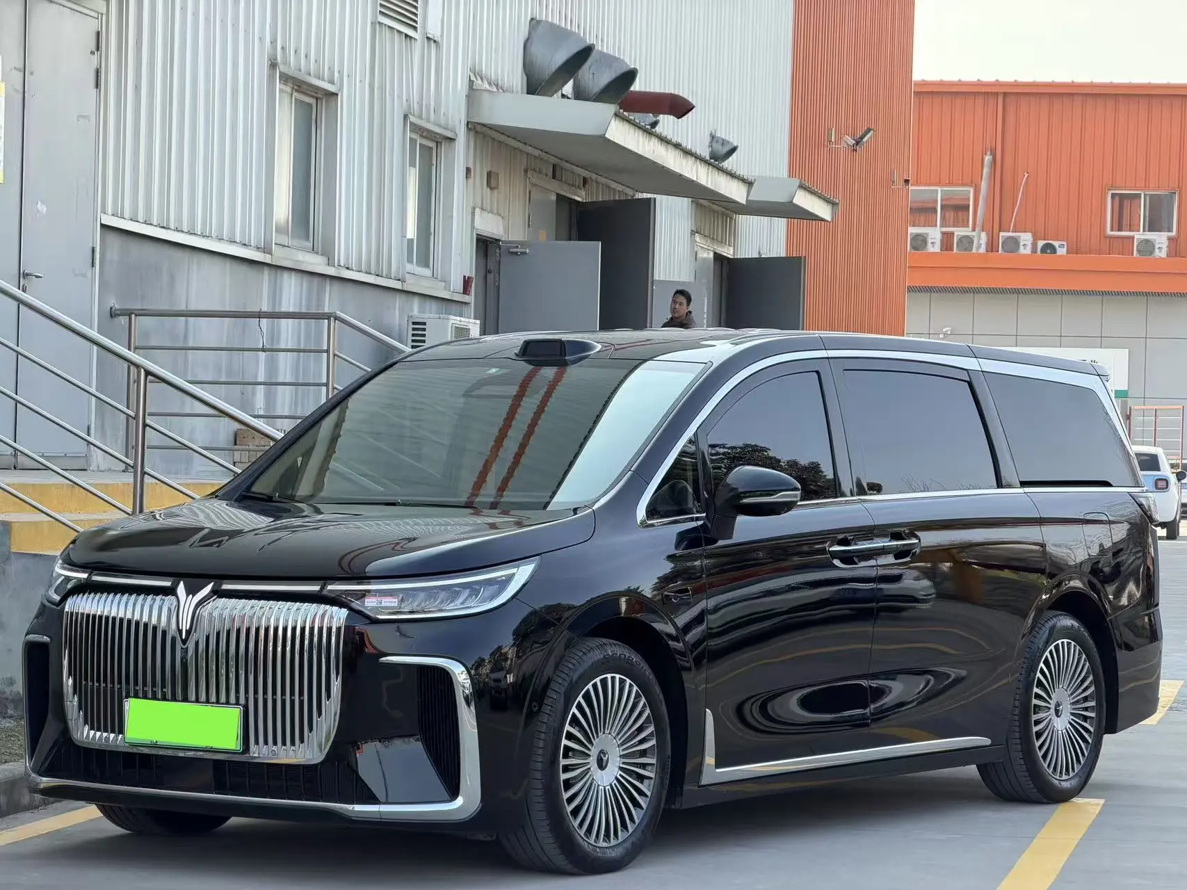 Voyah Lantu Dreamer PHEV  из Китая