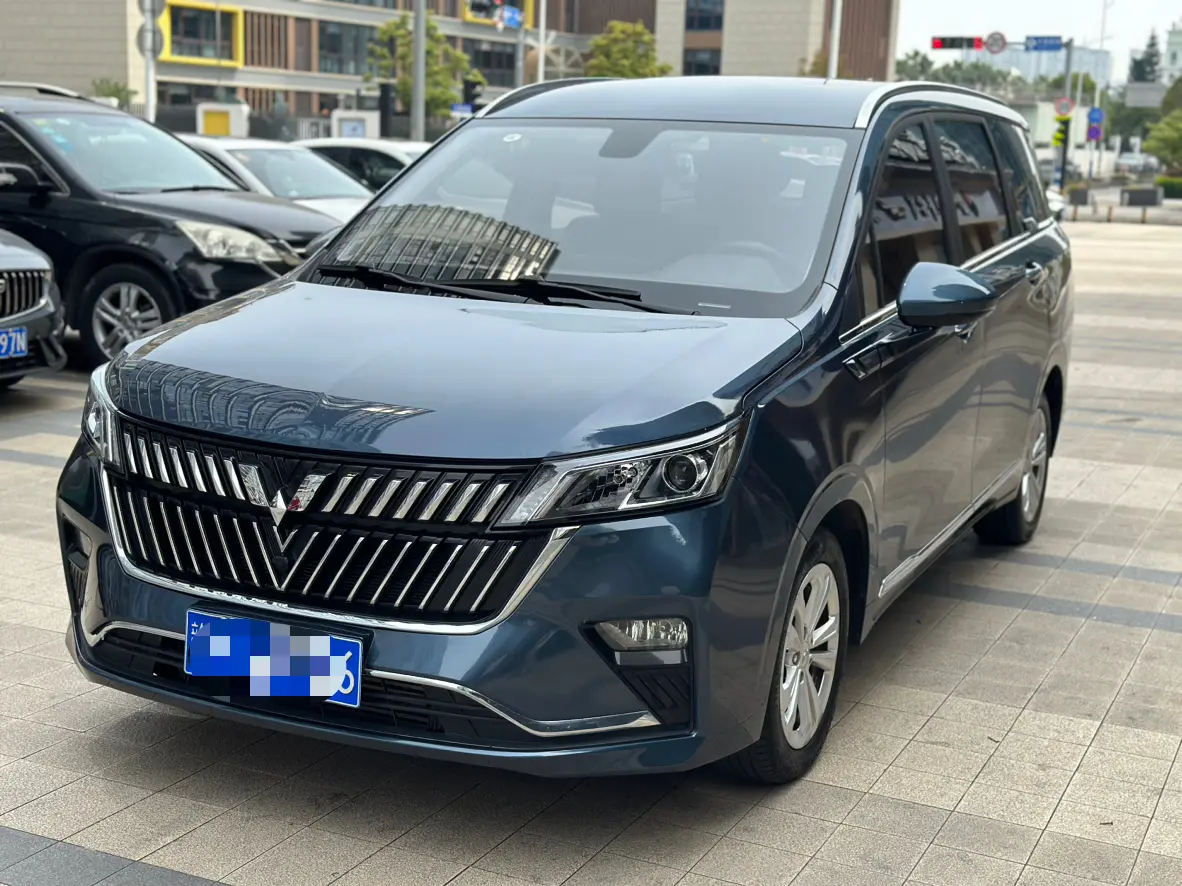 Wuling Jiachen  из Китая