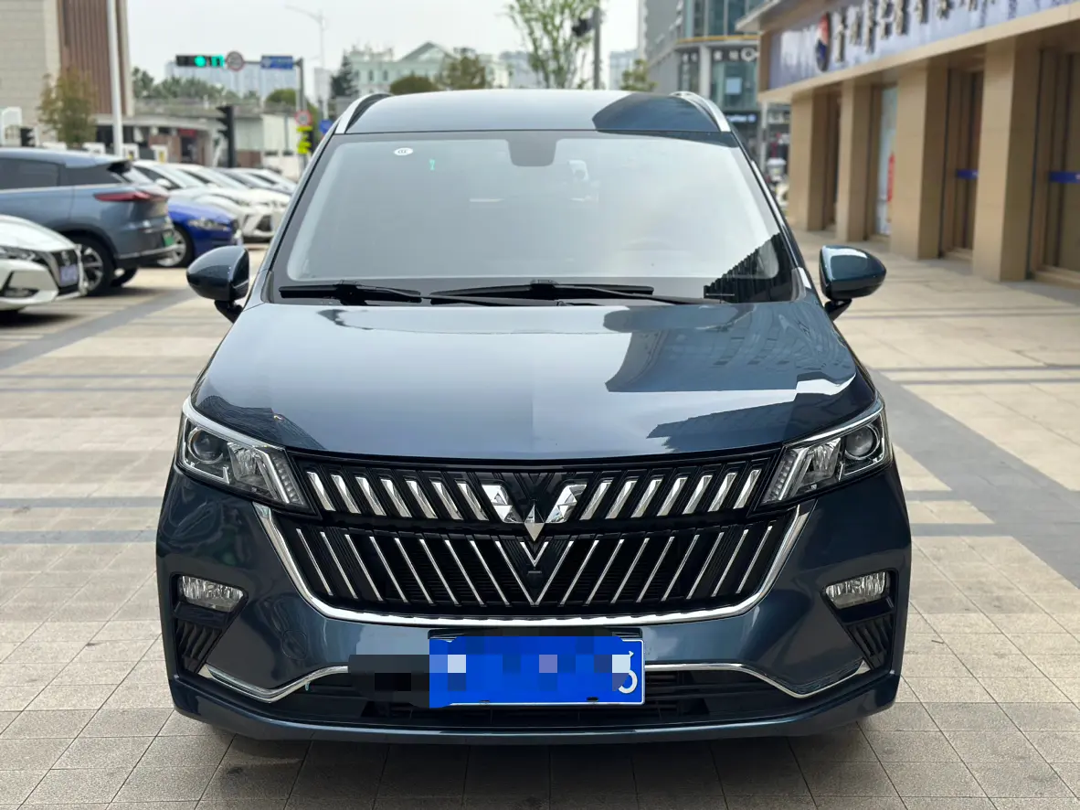 Wuling Jiachen  из Китая